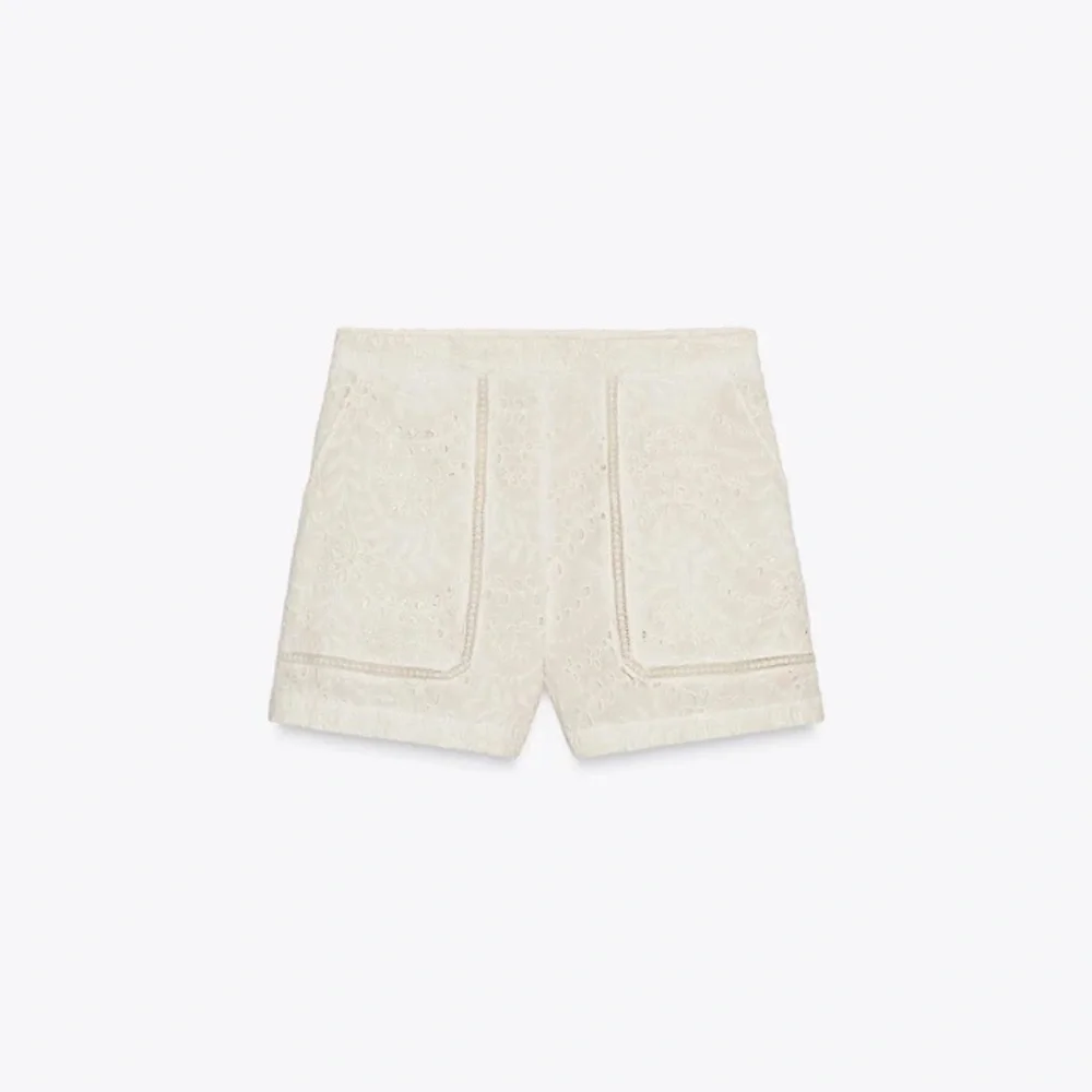 Zara Cream Eyelet Shorts Bermudas